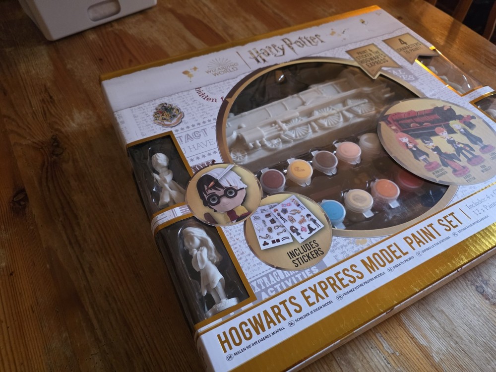 Harry Potter Hogwarts Express Train & Character Model Paint Set Kit Complete