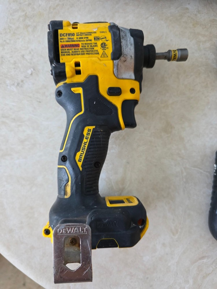 DeWalt DCS382, DCF850, DCB107