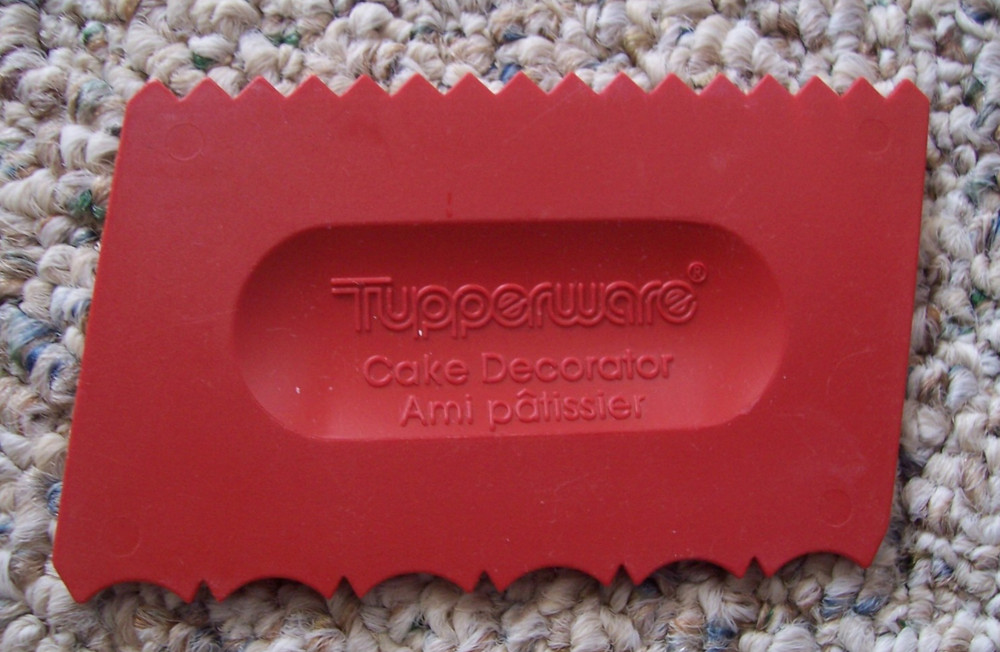 Tupperware Red Cake Decorator Tool  #1558