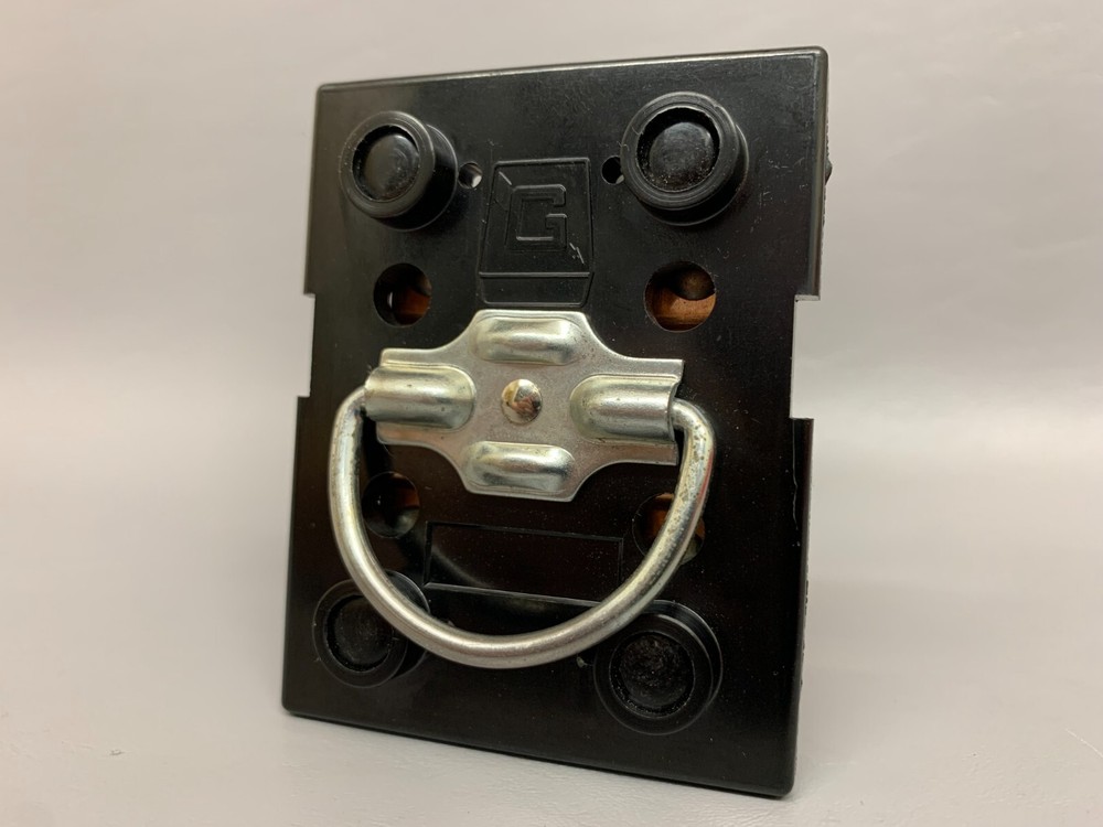 General Switch Pull Out Lid 30 Amp Small Fuse Holder Notch Split Bar AC - New