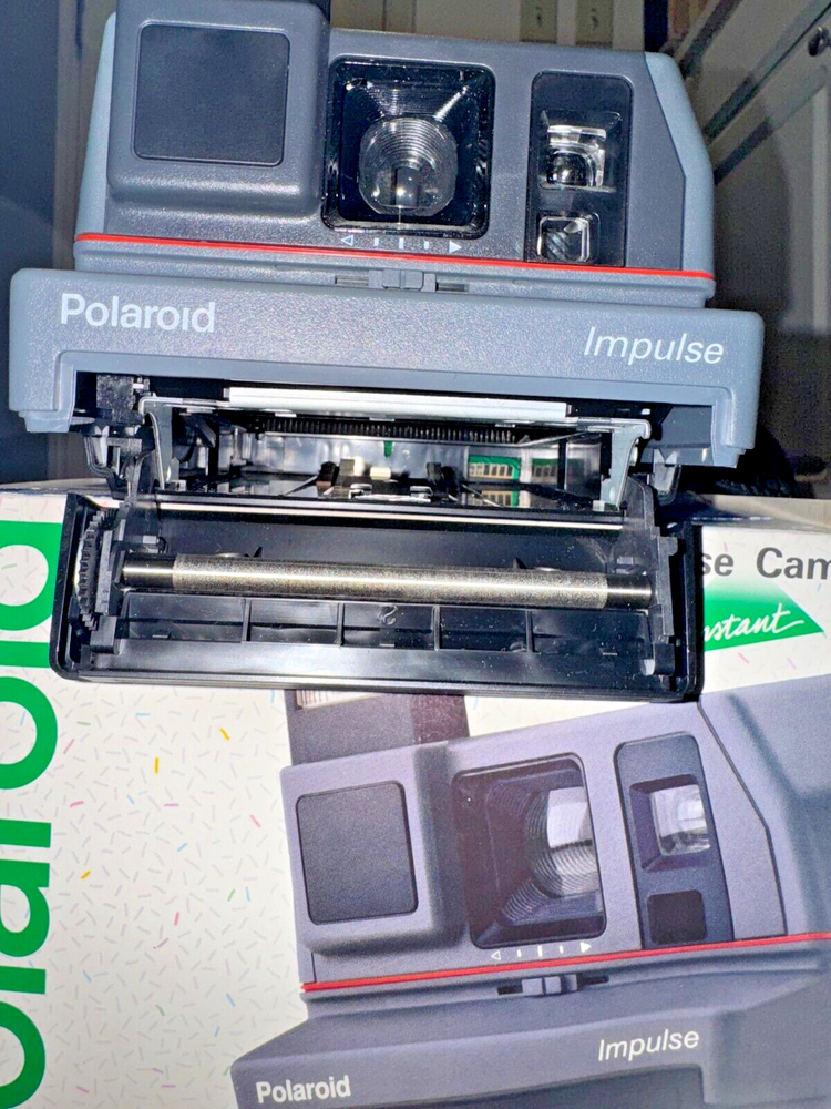 Polaroid Impulse 600 Vintage Camera Gray with Carrying Case