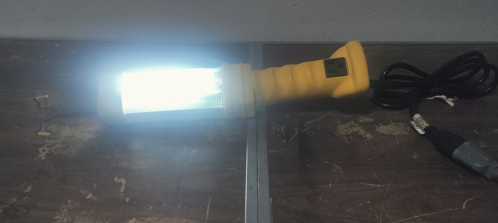 13-watt Fluorescent Work Light with Single Outlet Double Hook