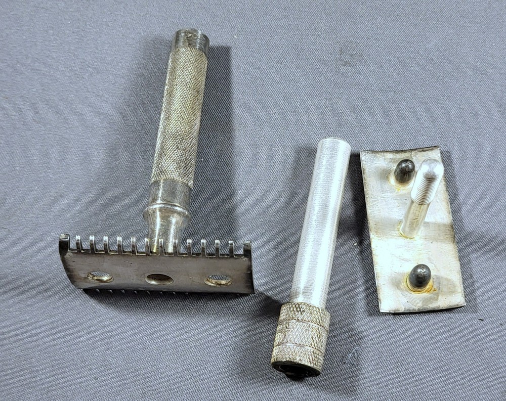 NIce Gillette Old Type - Single Ring - Razor - 1918 - Clean