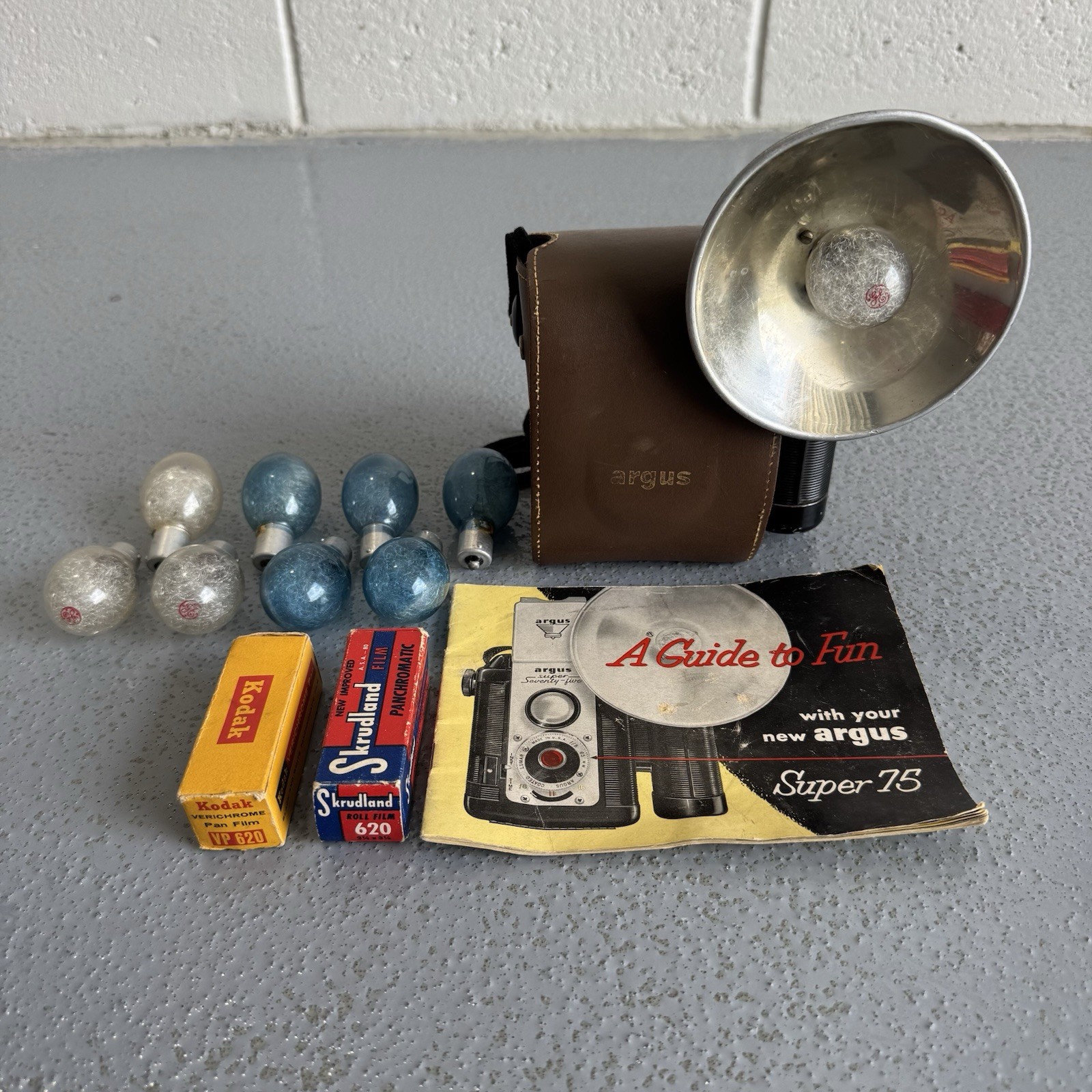 Vintage Argus Super 75 Camera Bundle, UNTESTED Leather Case, Flash, Bulbs, Film