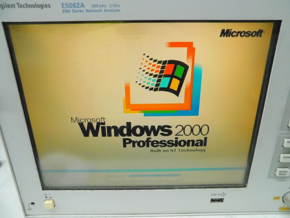 AGILENT E5062A NETWORK ANALYZER 300 KHZ-3 GHZ OP 015 275 M7571