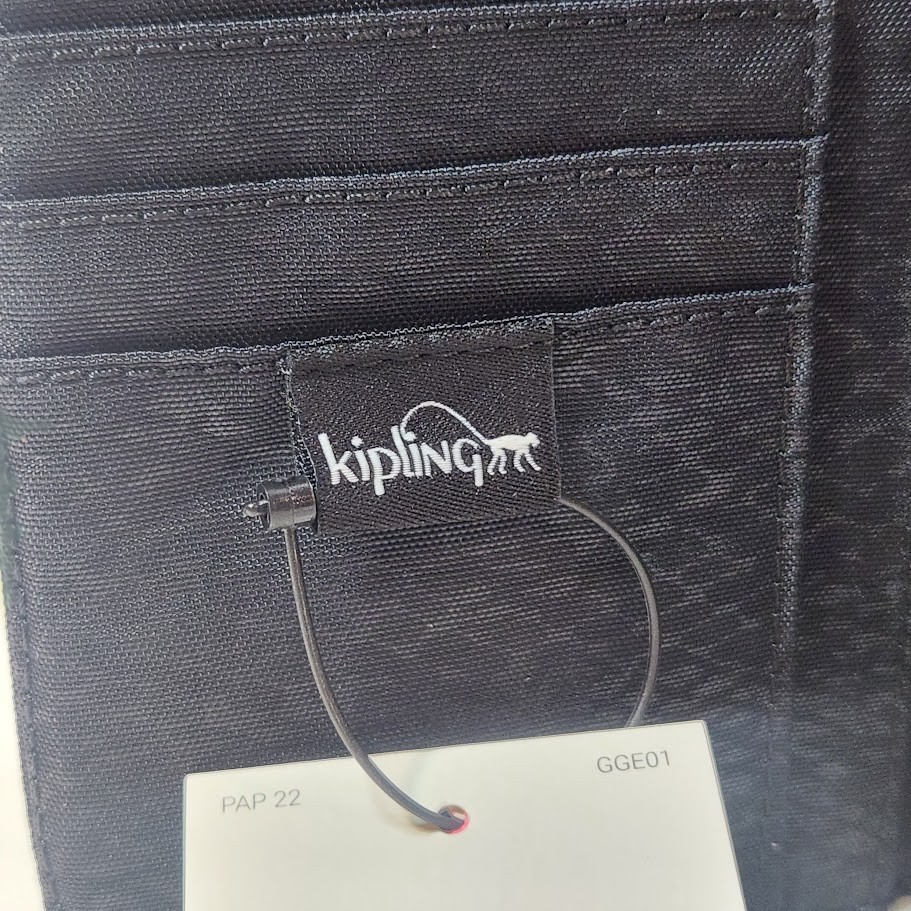 Kipling Passport Holder Black Python Embossed 4 Credit Card Slots 5.5 x 4 NWT