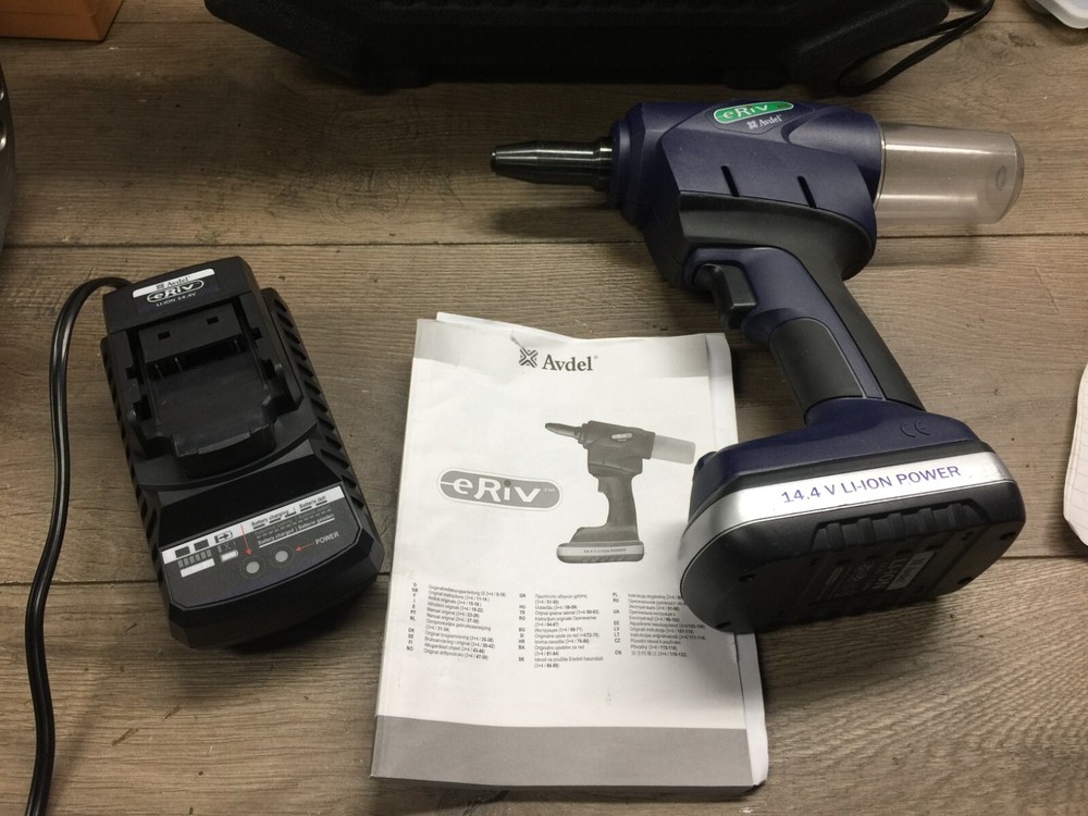 AVDEL E RIVE BATTERY POWER RIVET GUN