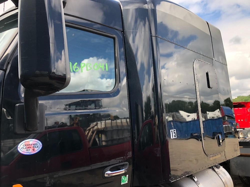 Peterbilt 579 BLACK Left/Driver CAB to SLEEPER Side Fairing/Cab Extender - Used