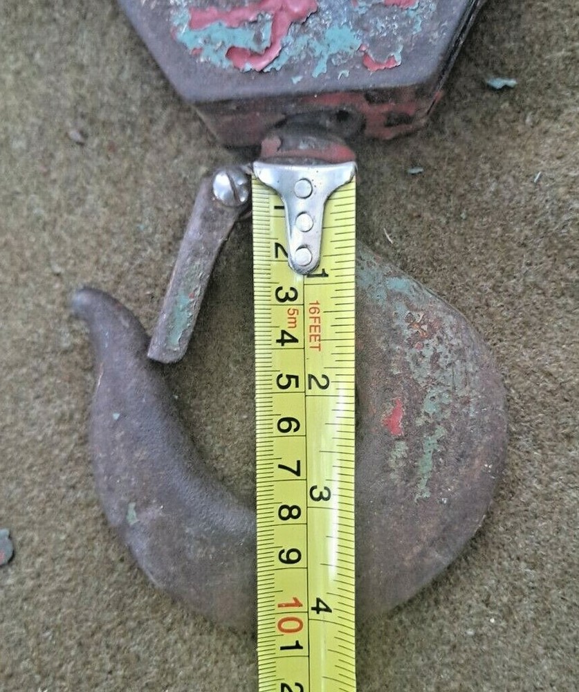 1/2 Ton Snatch Block 4" Pulley Hook.