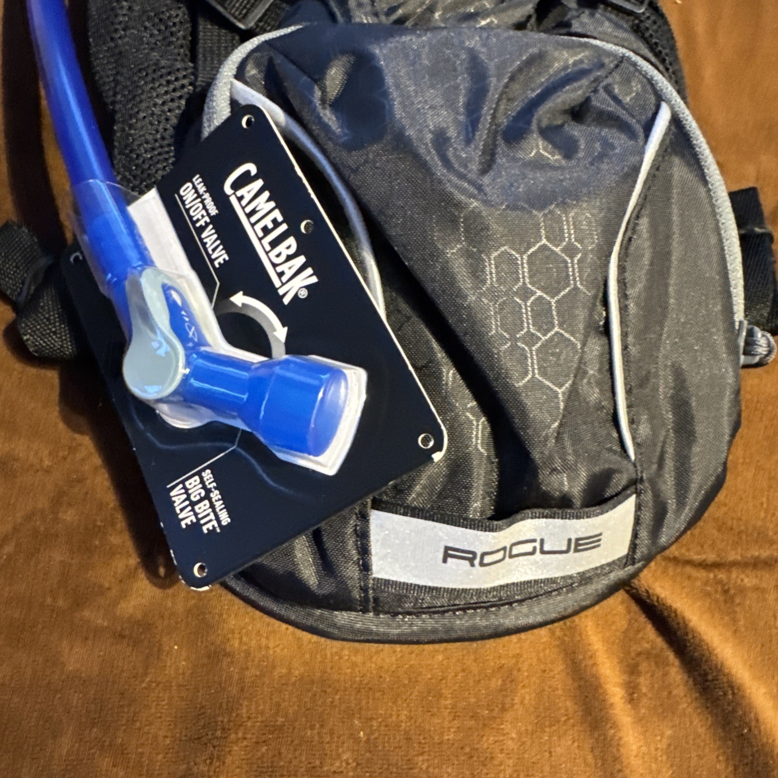 Black Camelbak ~ Rogue ~ 2.5L 85oz New Hydration Pack Big Bite Valve ~ NWT