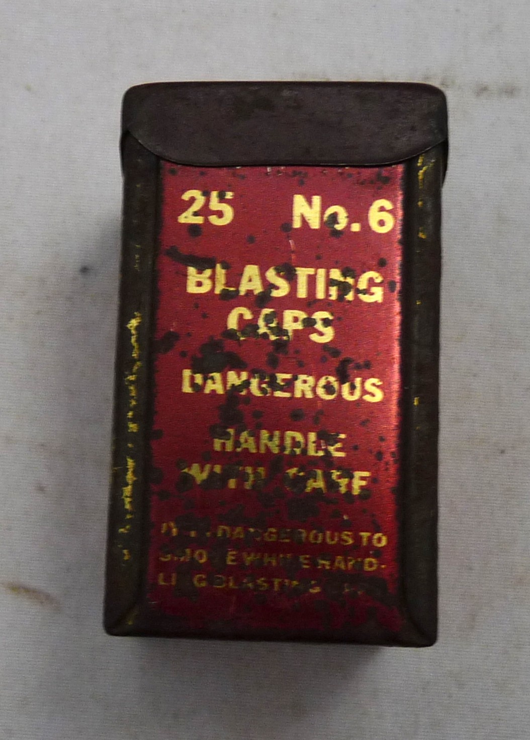Antique Western Blasting Cap Tin No 6 red