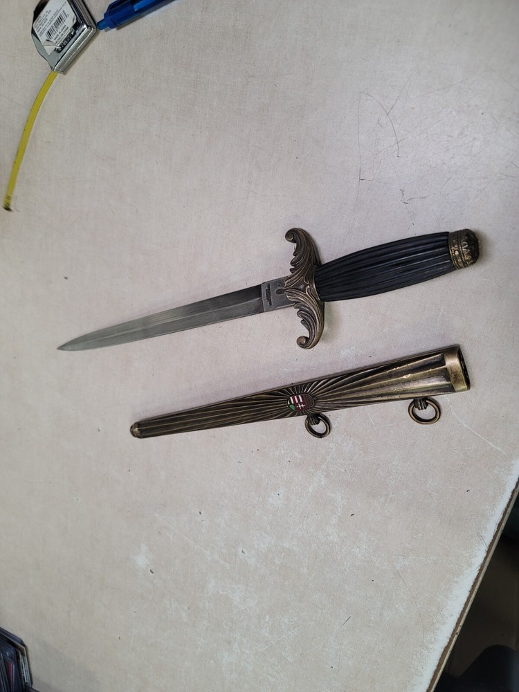 Hungarian Dagger Palce Honor Guard? Read ad!