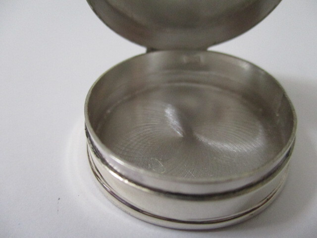 Sterling silver pill box round shape engraved on top solid 925 silver