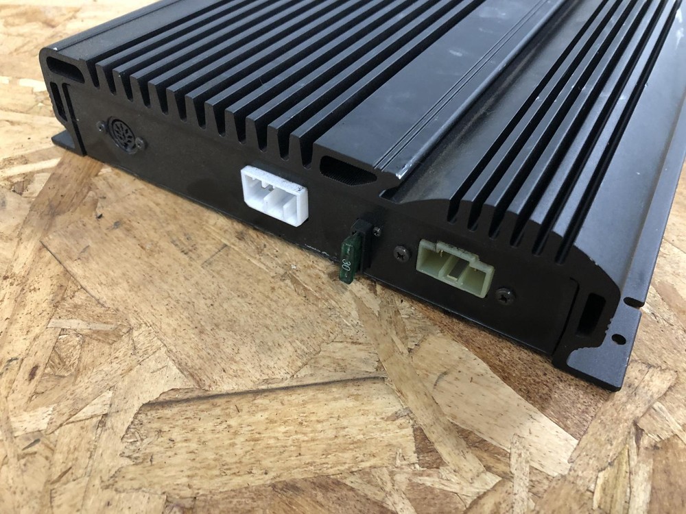 DODGE VIPER A/V AMPLIFIER 97-02