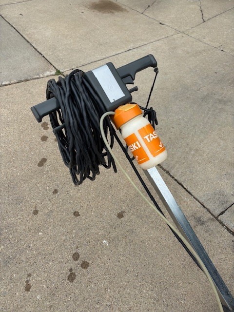 Taski Supersonic Floor Scrubber/Buffer/Burnisher Uses a 20" buffing pad, #9542