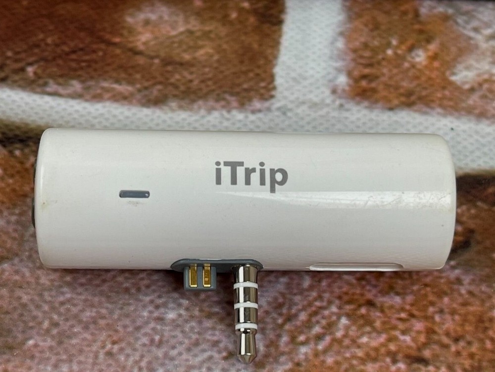 Griffin iTrip FM Transmitter for iPod Complete CD & Book -Used