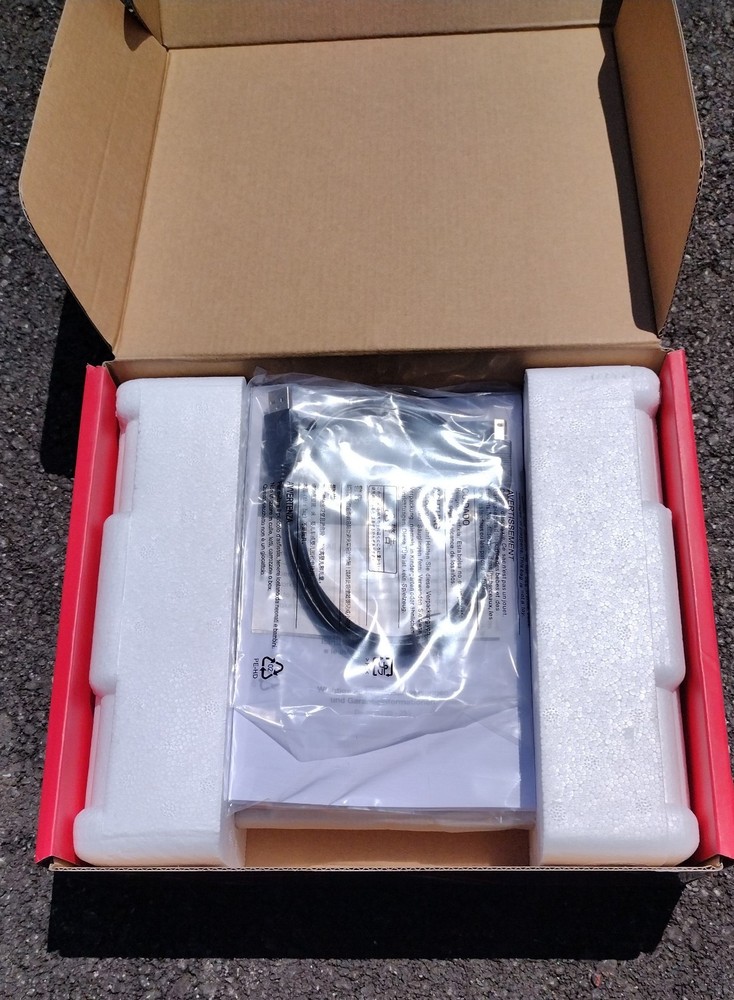 New Akai Professional MPD218 Midi Pad Controller! -LL