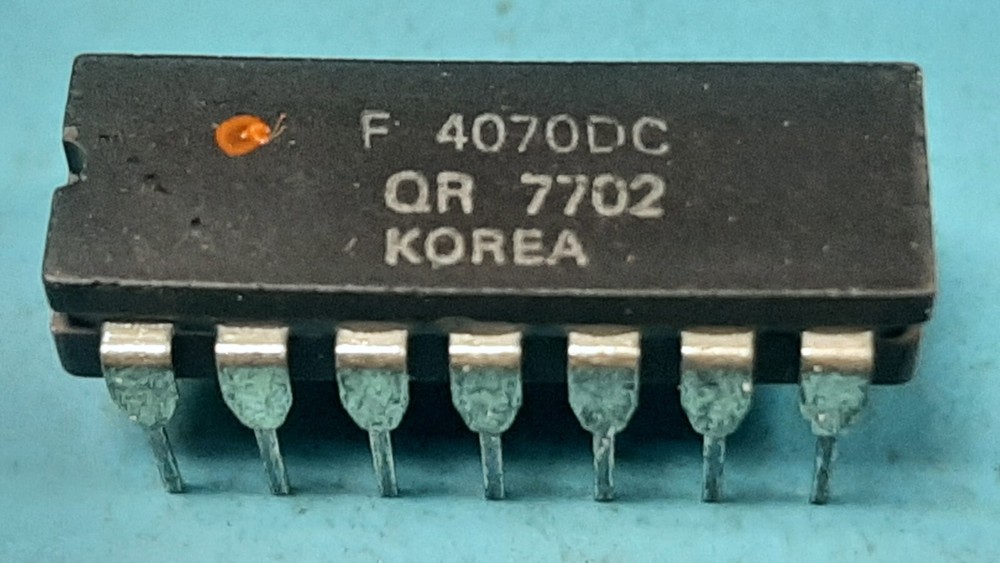( 5 PCS ) F4070DC / IC / DIP14 PIN