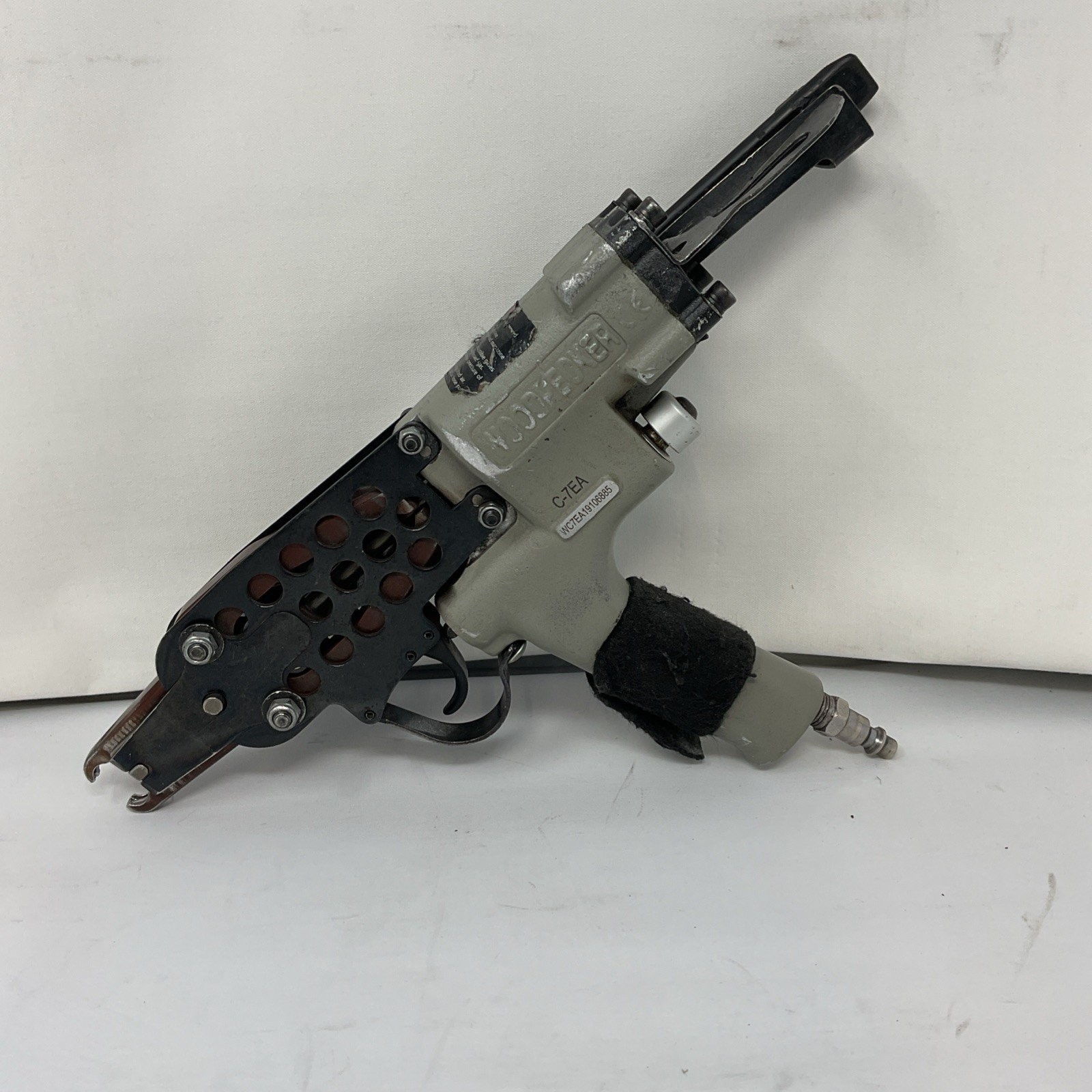 WOODPECKER C-7EA 15 Gauge Pneumatic Hog Ring Gun 3/4-Inch with Slim Long Nose