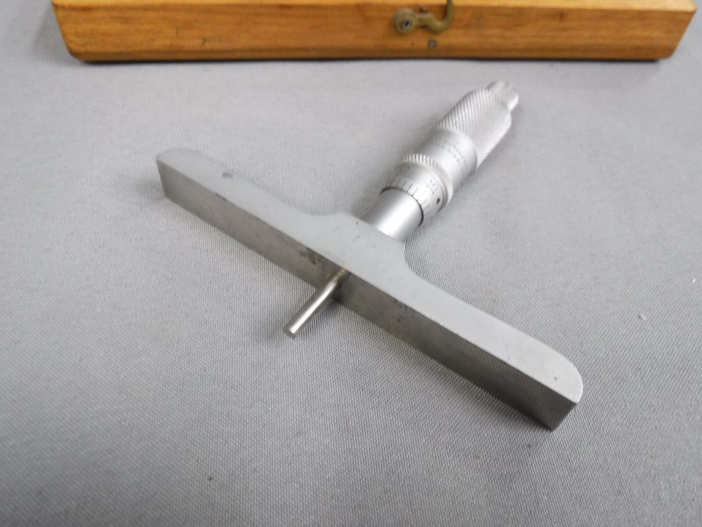 SCHERR TUMICO 0-3" DEPTH MICROMETER 4" BASE W/ CASE