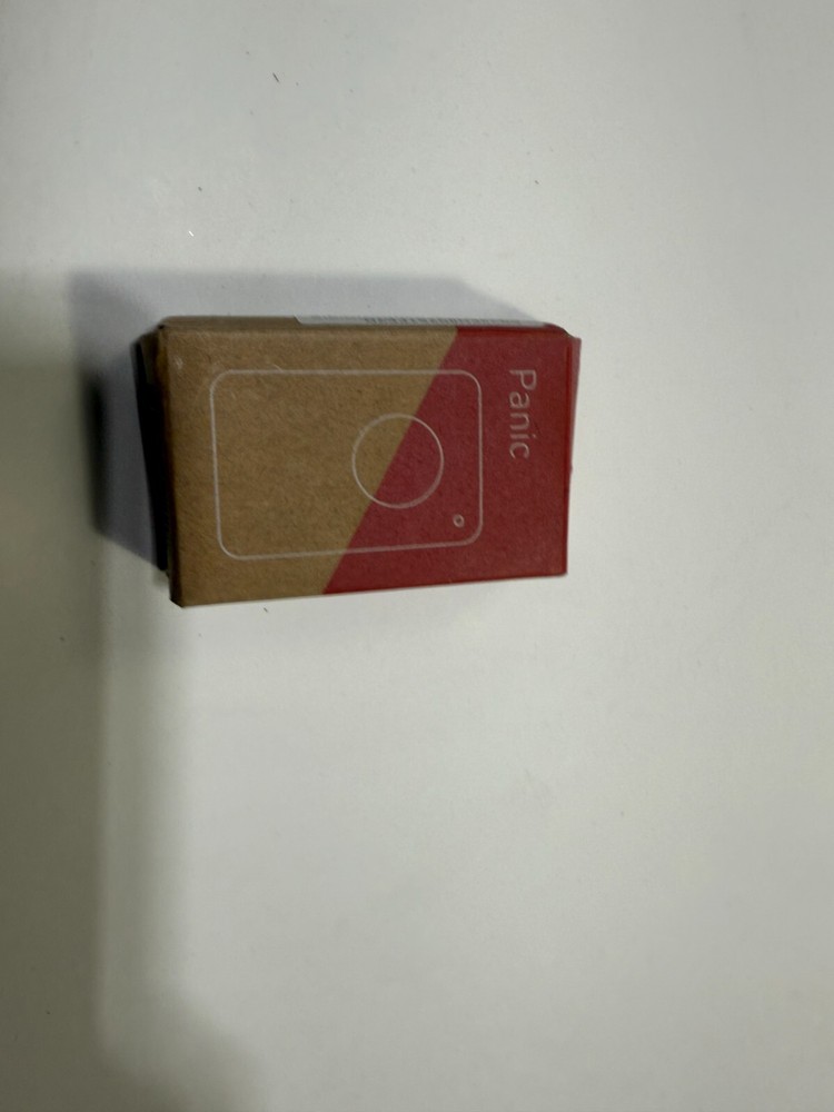 4 SimpliSafe Yard Sign, entry sensor es-3 and panic button pb3