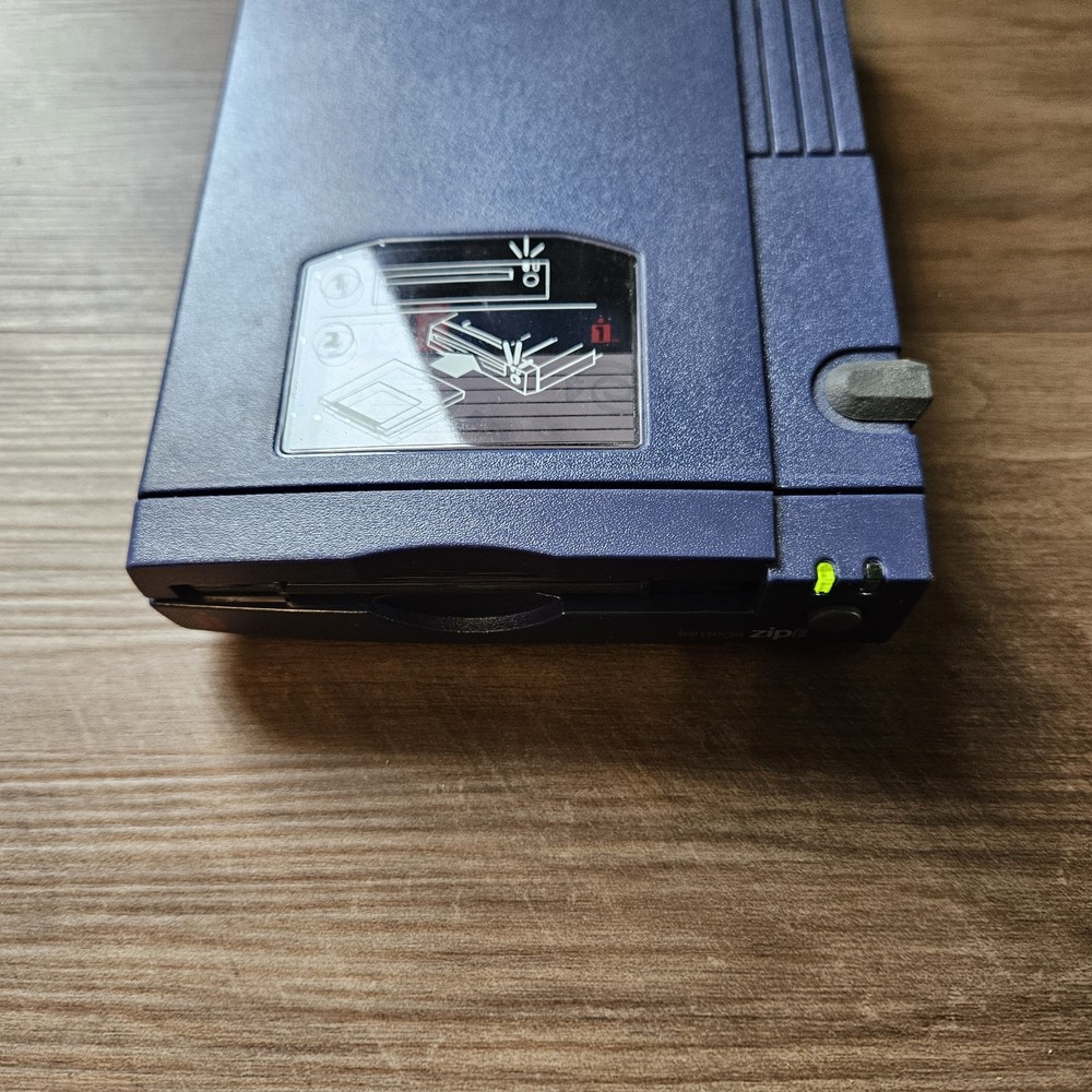 Iomega ZIP 100 Portable Drive Parallel w/Cable, AC Adapter & Zip Disk DDXZ100P2