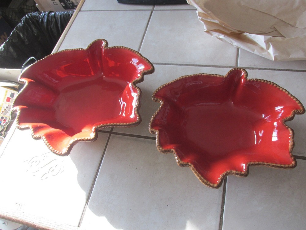 Temptations by Tara Old World Harvest/Fall Leaf shaped Bowls 2 pc set