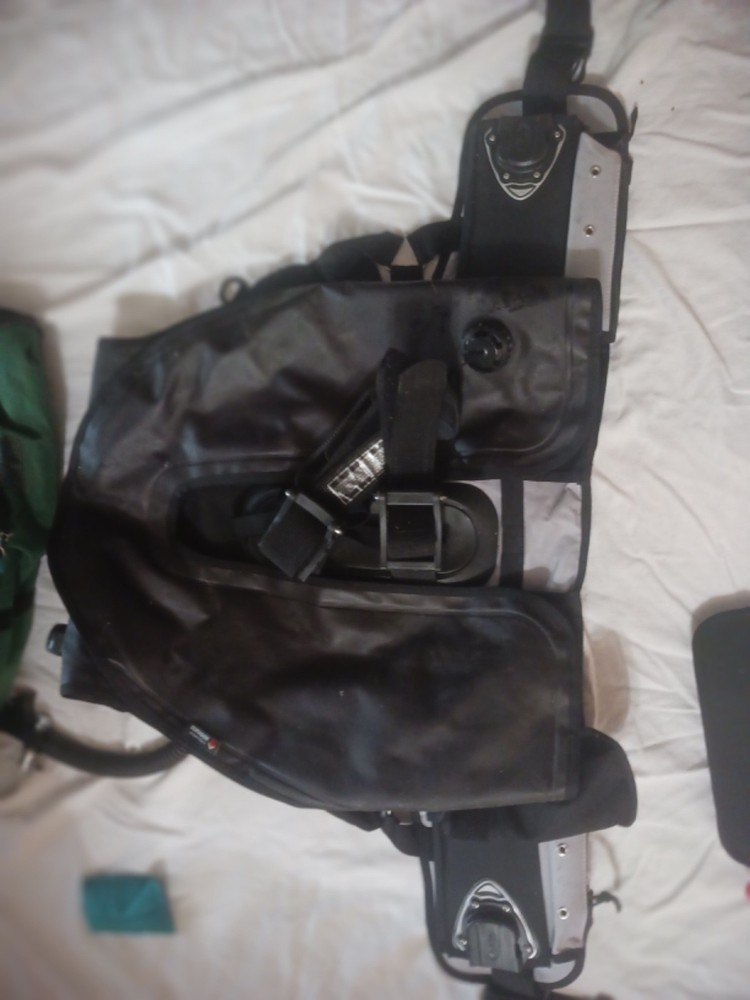 New Edge Stealth 2 BCD diving jacket with weights, extra large