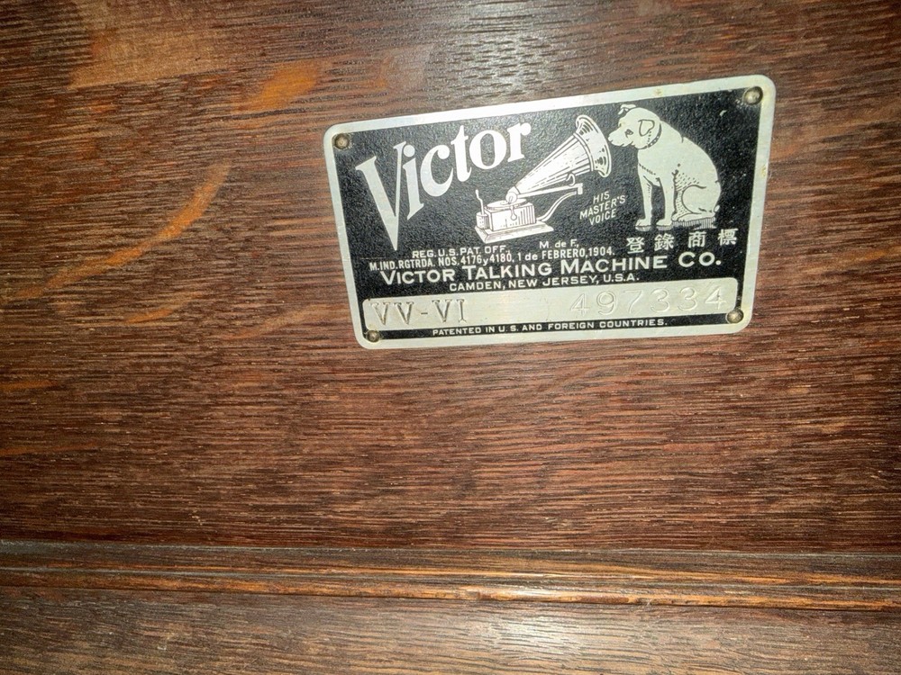 Victor Talking Machine, Victrola VV-VI Oak Case