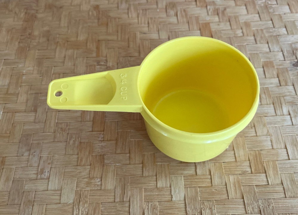 Tupperware  1970s Dry Measuring Cup – Yellow – 3/4 Cup – Replacement Piece
