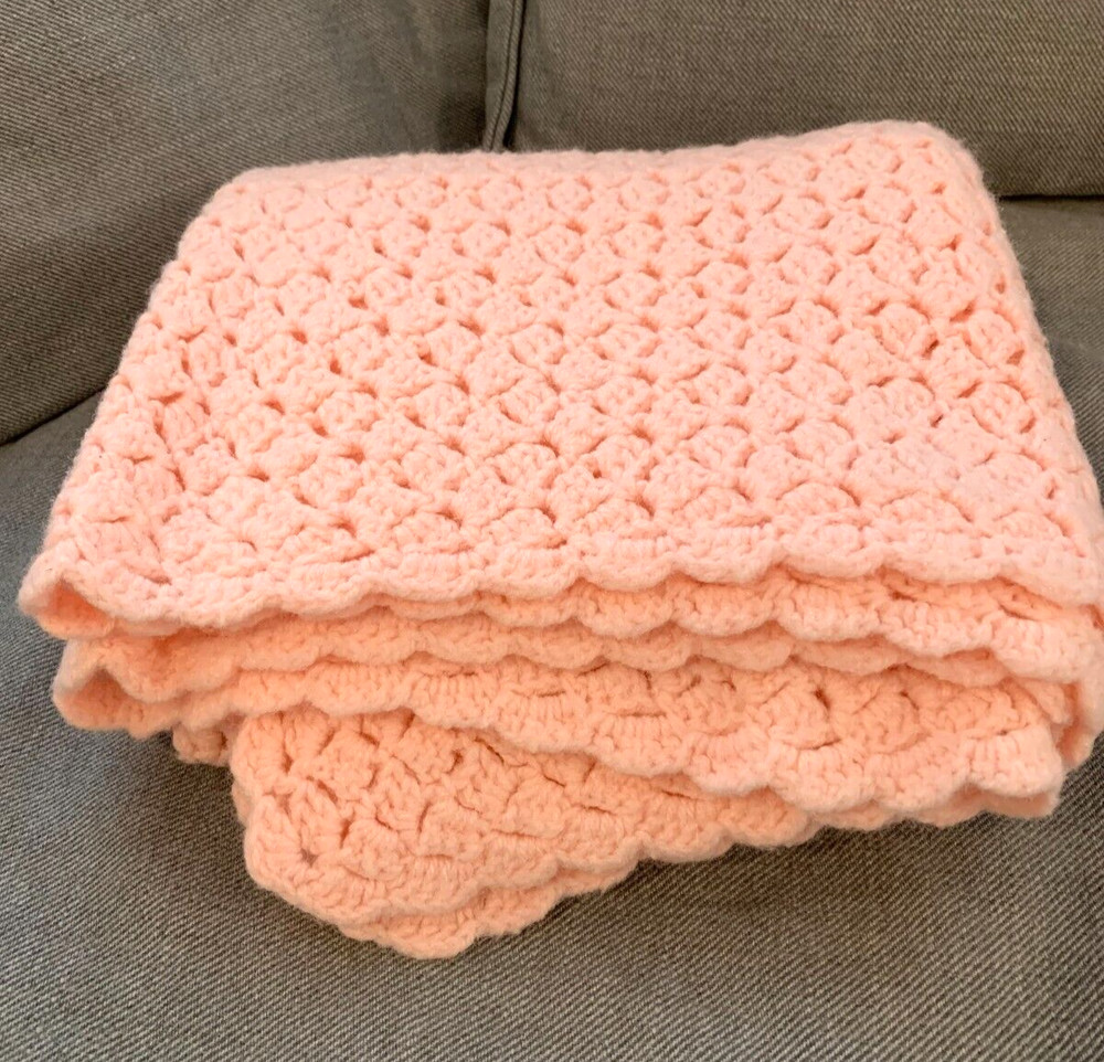 Vtg Baby Pink Afghan Handmade Scalloped Edges Shell Pattern