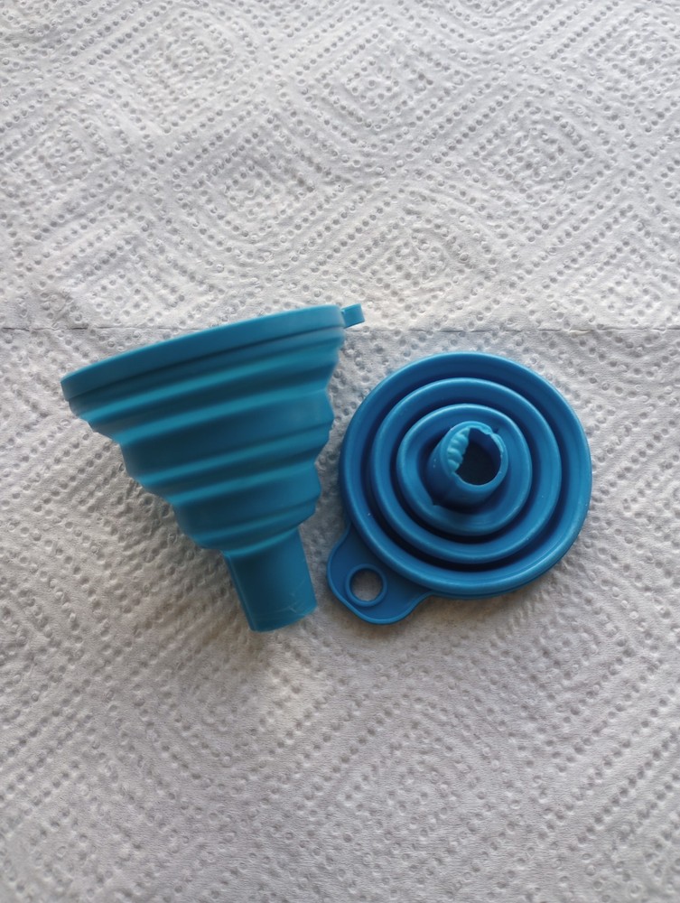 2pcs Funnels Kitchen Collapsible Set Foldable Food Graded Small Silicone Funnels