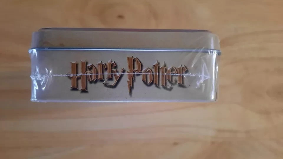 Harry Potter Special Edition. 2 Unique Distinct Playing Card Set in Keepsake Tin