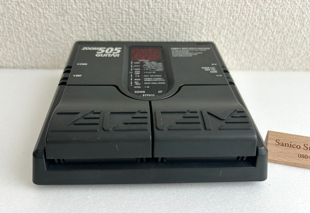 Zoom 505 Guitar Compact Multi Effects Processor, Amp simulator Used Tested Japan