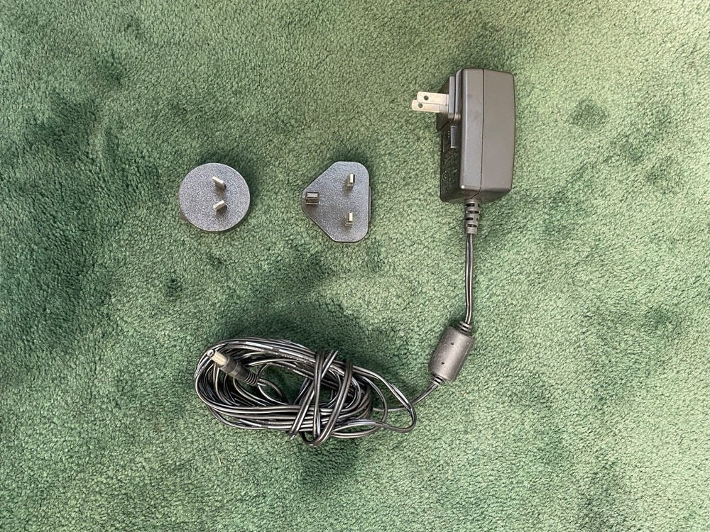 ELITE Qubo Bicycle Trainer w/ Digital Interactive Smart B+ Bluetooth connection