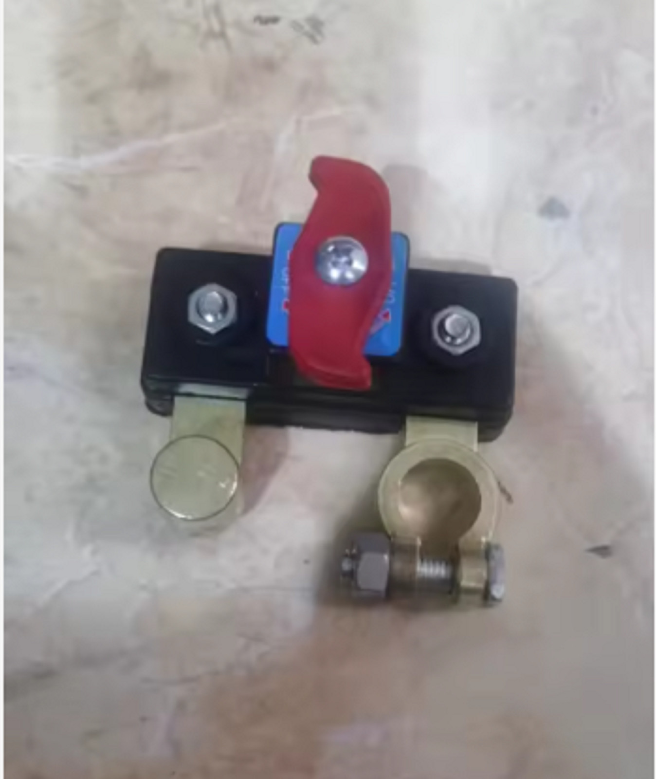 1Pcs Universal Battery Disconnect Switch 12V / 24V Cut Off Isolator for Cars RV