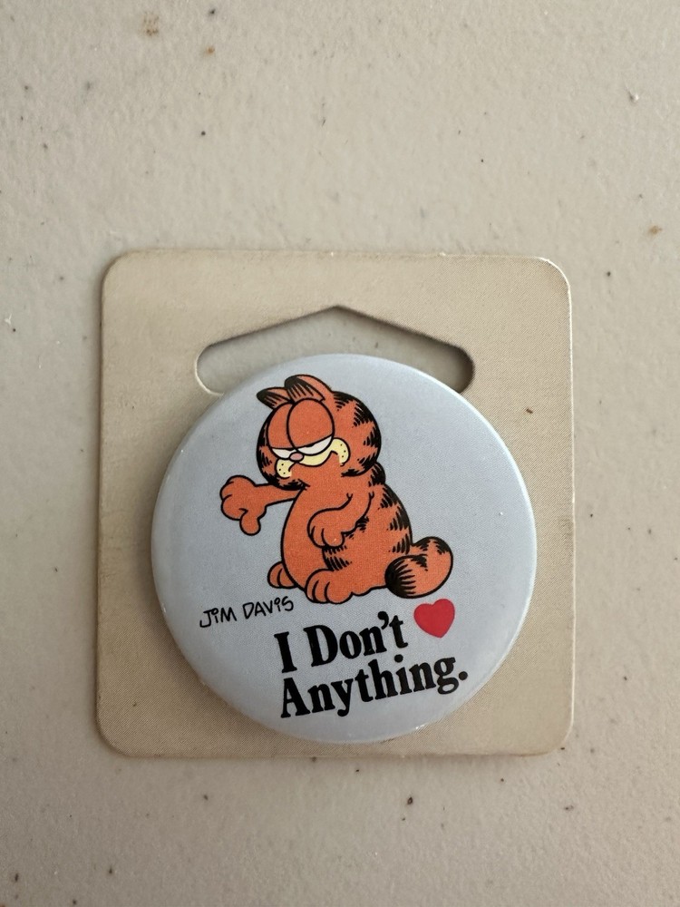 Garfield Button 2011 “ I Don’t Love ❤️Anything.”