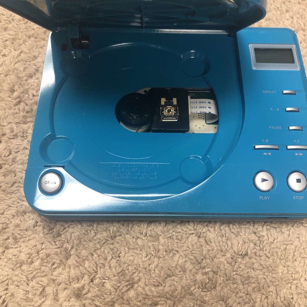 KOSS dvd cd player DVP 2163- Compact player - Dolby Digital - Tested Targus Case