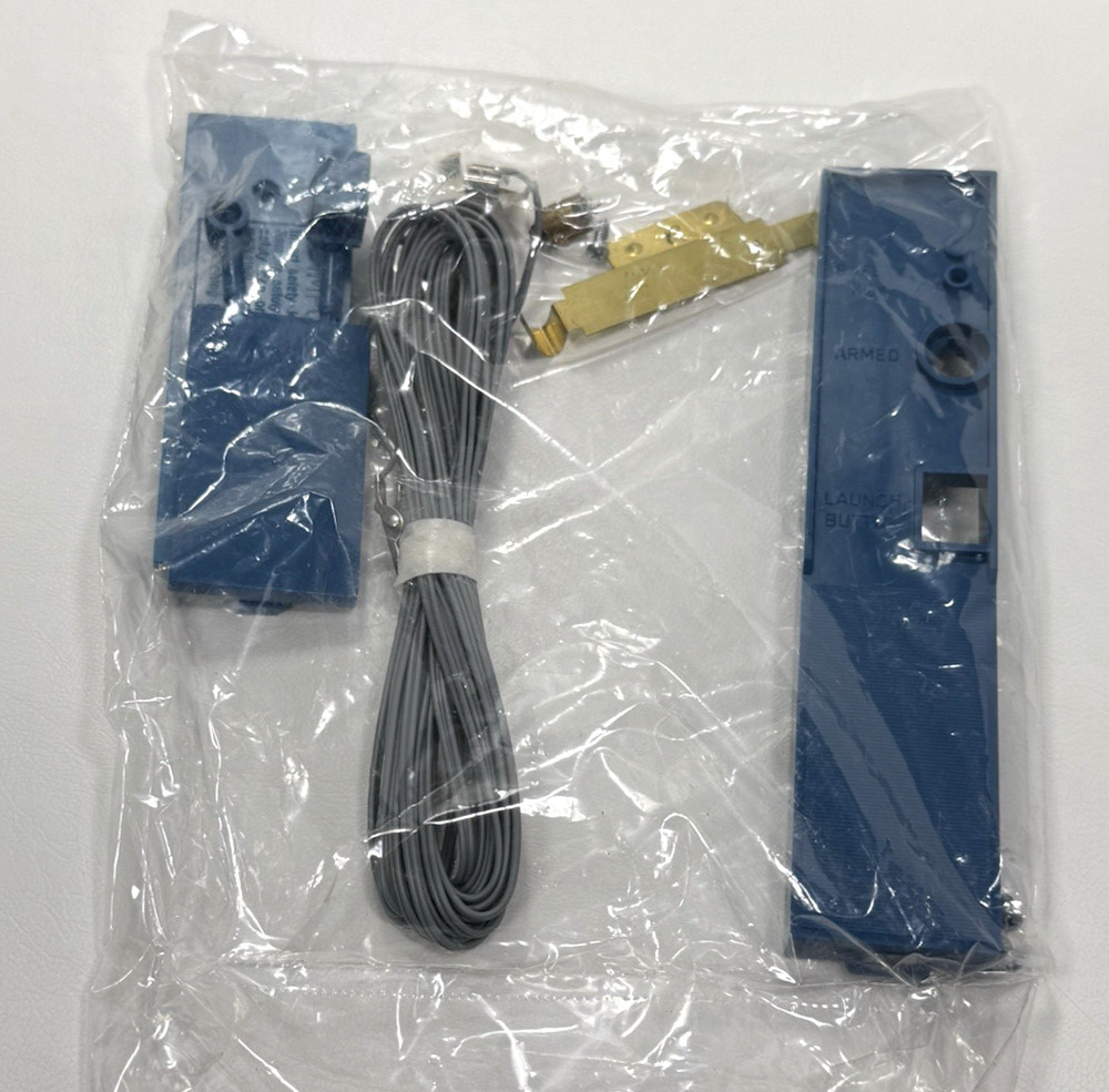 NEW Estes Magnum 1422 Flying Model Rocket + Launch / Range Operations Kit VTG