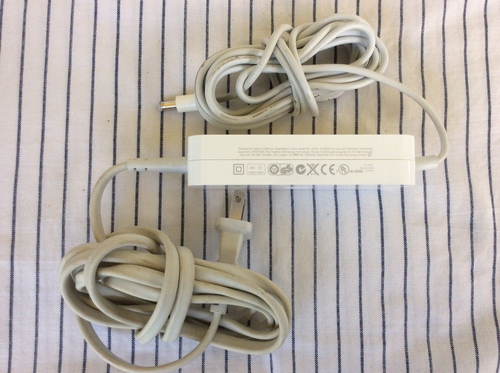 APPLE Wifi Router Extreme Base A1143