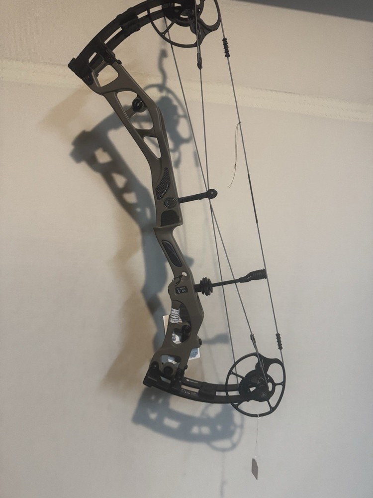 Elite Eon Compound Bow
