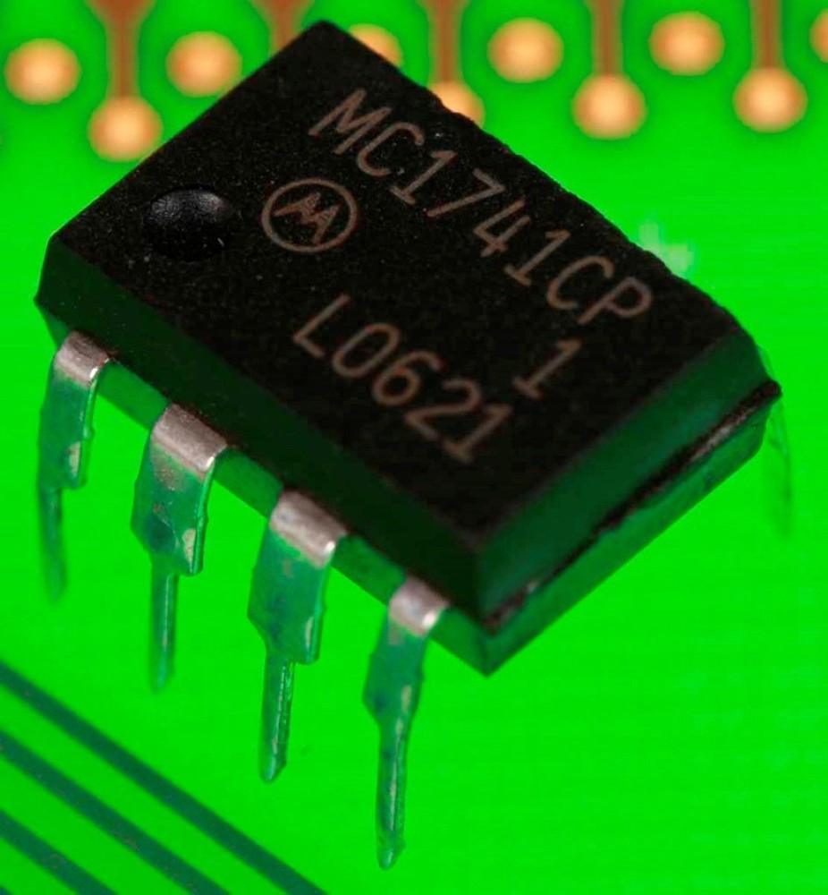 2pcs MOT MC1741CP1 DIP-8 OPERATIONAL AMPLIFIER RH