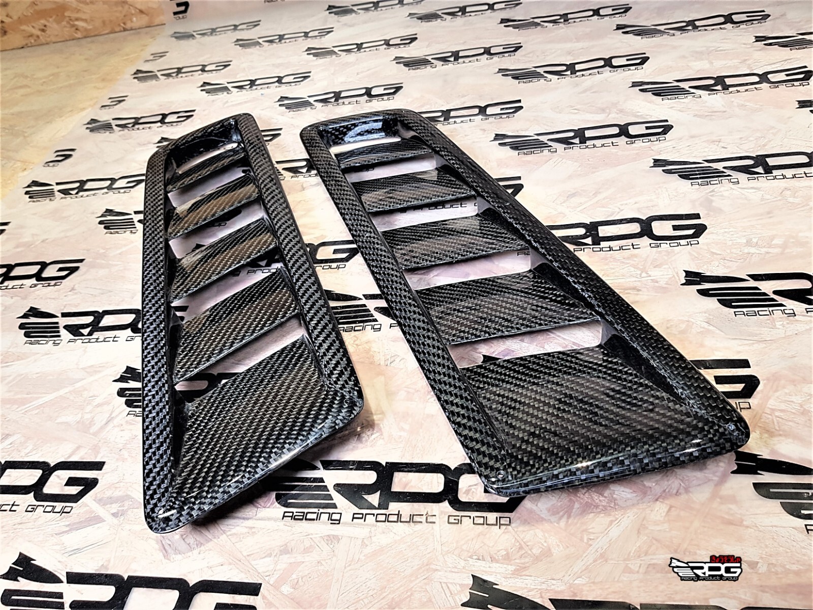 RPG Vacuum Twill Weave Carbon RR-43 Hood Vent Heat Extractor Set