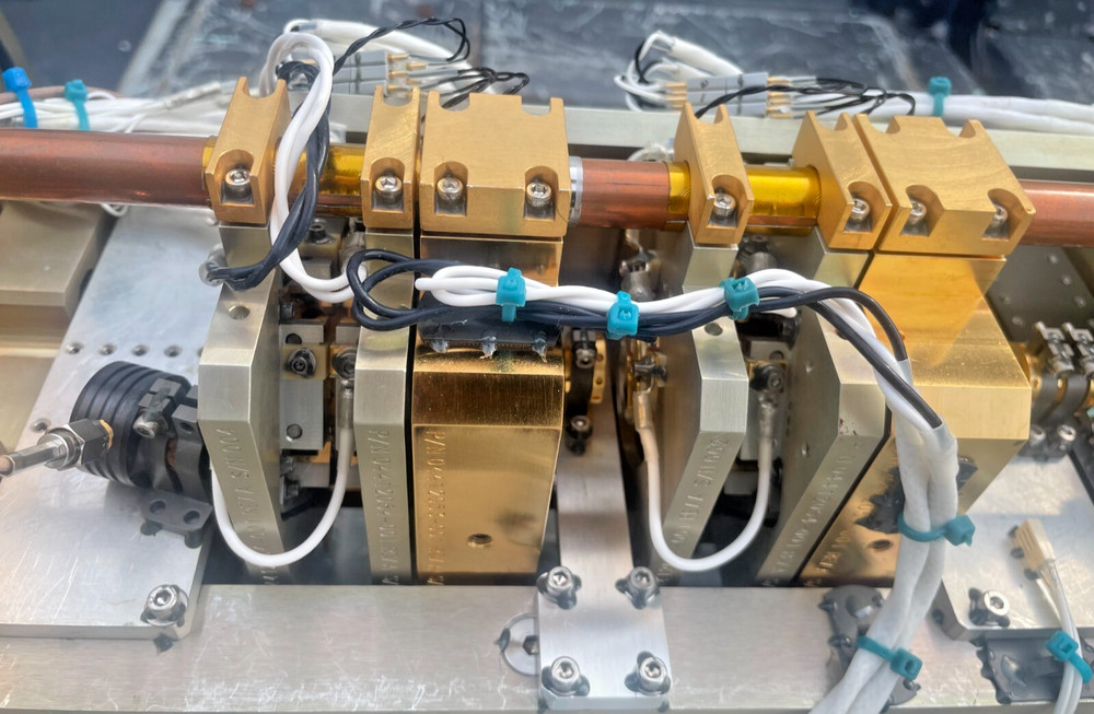 Custom NASA Triple Stack Diode Laser,2050nm?Optics for Research Optical Isolator