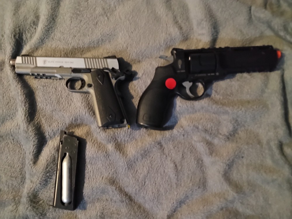 airsoft guns