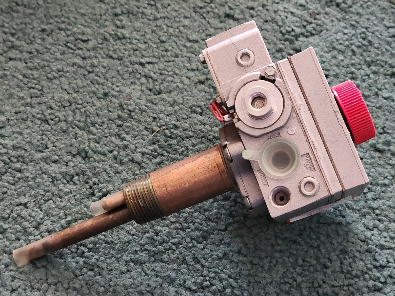 NOS New in box replacement White Rodgers Water Heater LP Gas Valve 37C72U-184