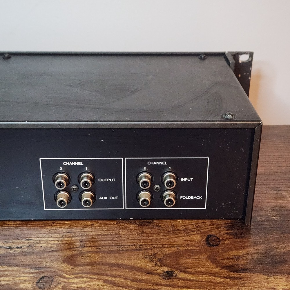 Fostex Model 3030 Dual Channel Graphic Equalizer Rack Mount – Powers On