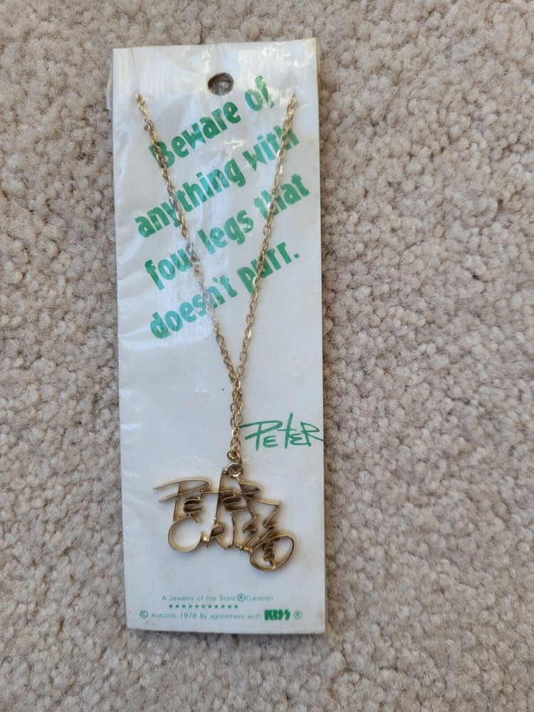 NOS VINTAGE KISS NECKLACE SEALED PETER CRISS SIGNATURE AUCOIN 1978 KISS BAND