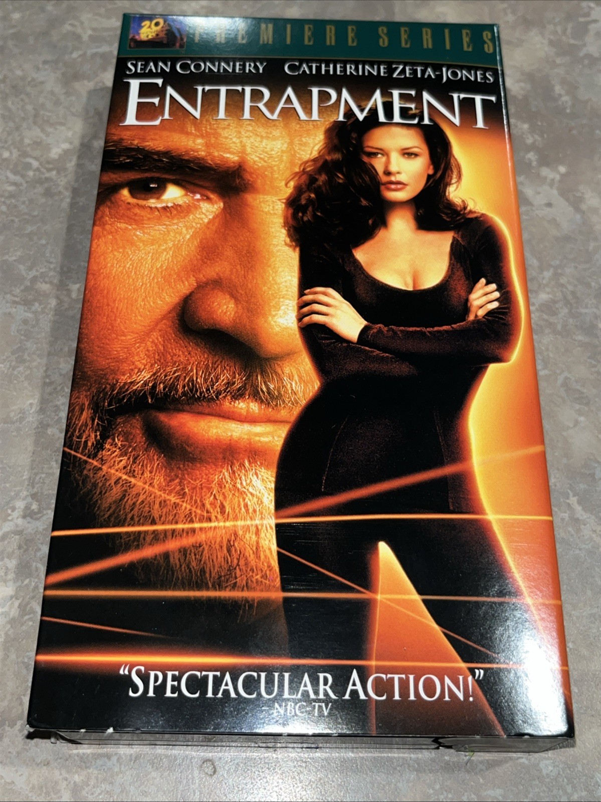 Entrapment (1999) VHS Sean Connery Catherine Zeta Jones ***LIKE NEW***