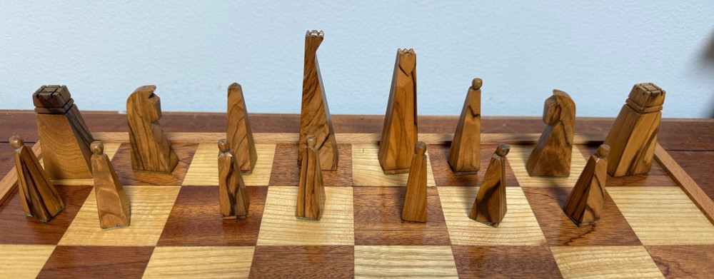 Modern Design Wood Chess Set with Folding Board